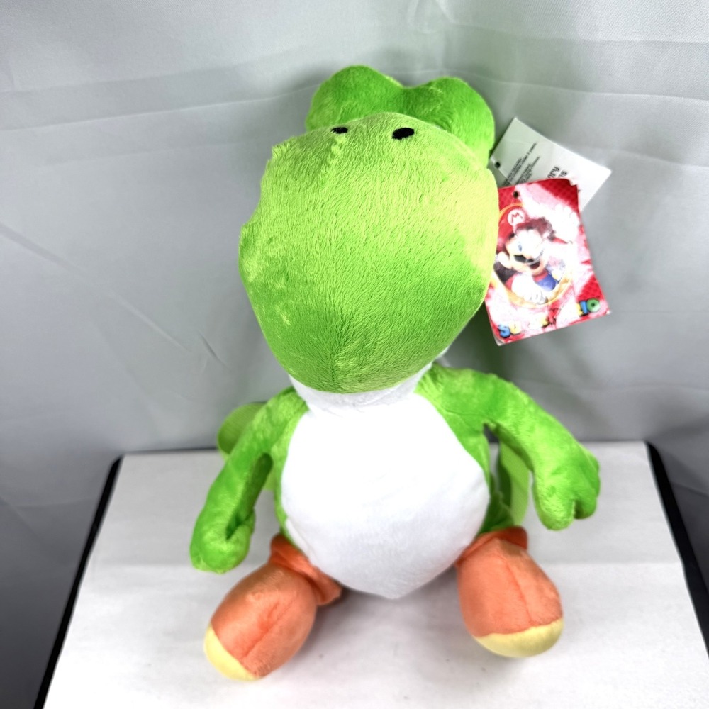 Nintendo Super Mario Bros 16" Yoshi Plush Backpack Bioworld / NEW with Tag